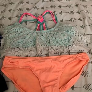 Women’s bathing suits tops medium bottoms small